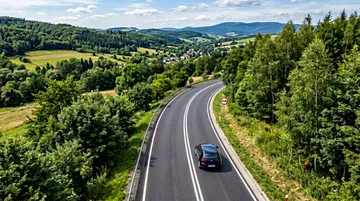 Podwójna ciągła 2026: co grozi za wyprzedzanie i jak uniknąć błędu na trzeciego — miniatura artykułu LDKM.pl