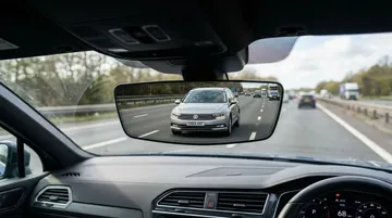 Złota zasada lusterka wstecznego i wyprzedzonego pojazdu — miniatura artykułu LDKM.pl